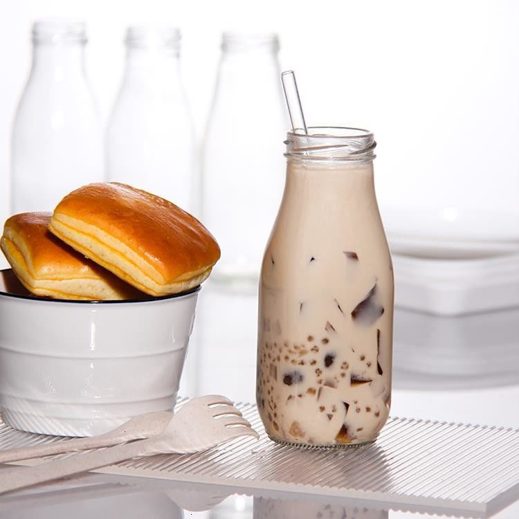Lead Free French Round 25Oz 32Oz Glass Fresh Milk Bottles For Iced Drinks